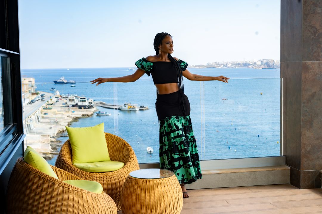 Zuri Two-Piece Set – Black & Emerald Brush Print