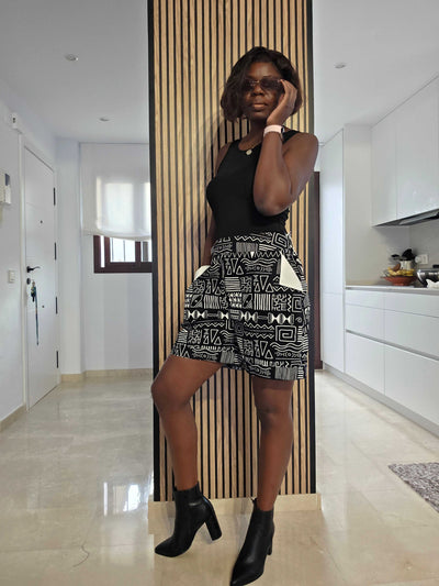 "GEO-BEAT Pocket Shorts in black – front view"